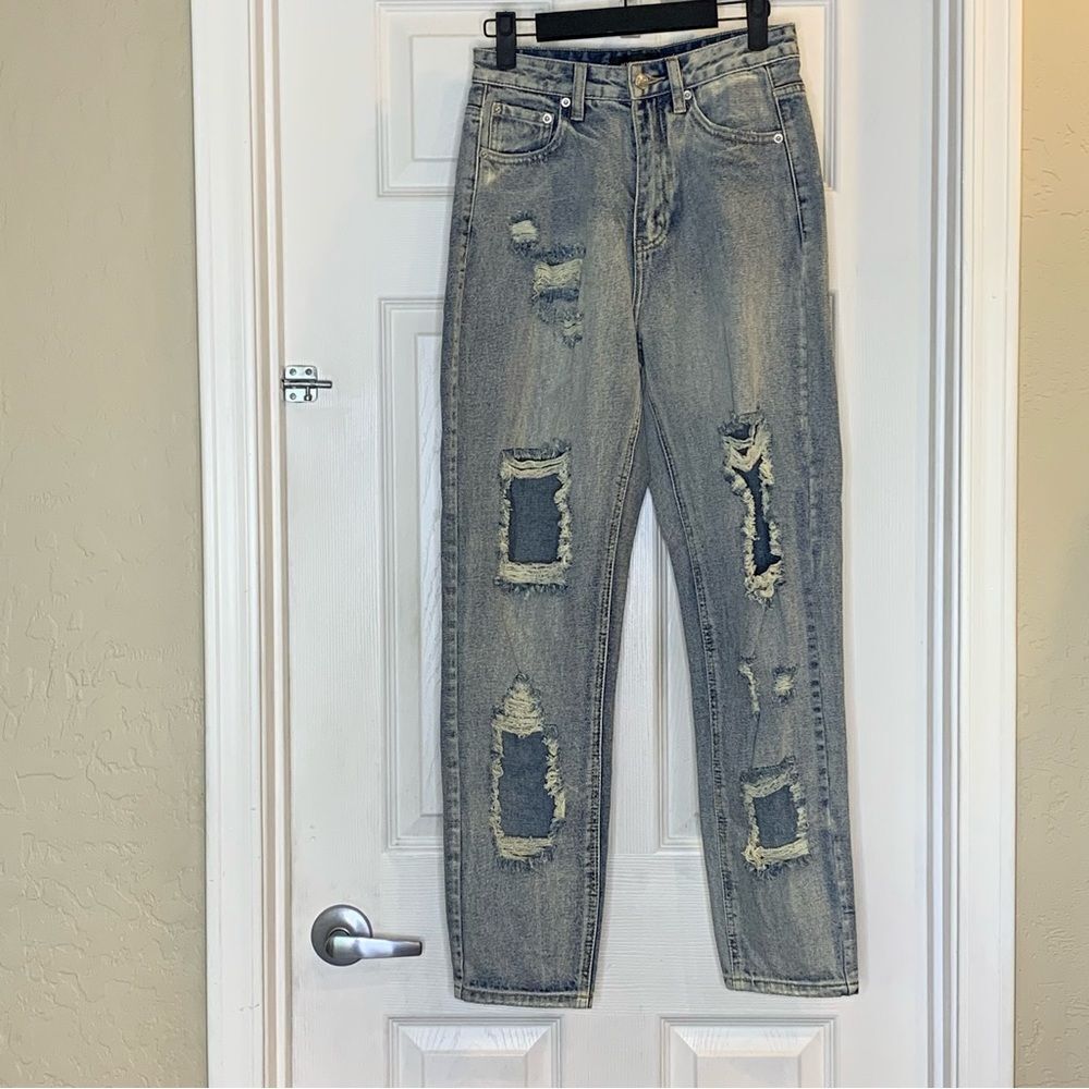 White Fox Let’s Bounce High Rise Distressed Jeans Size Small